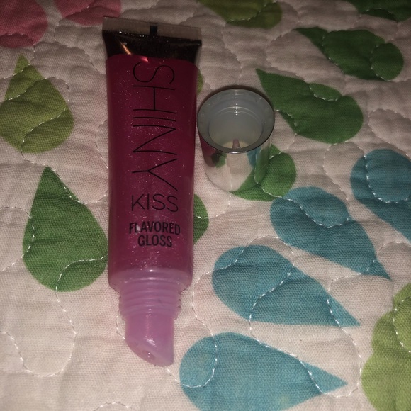 3/15 Victoria’s Secret shiny kiss - Picture 3 of 3
